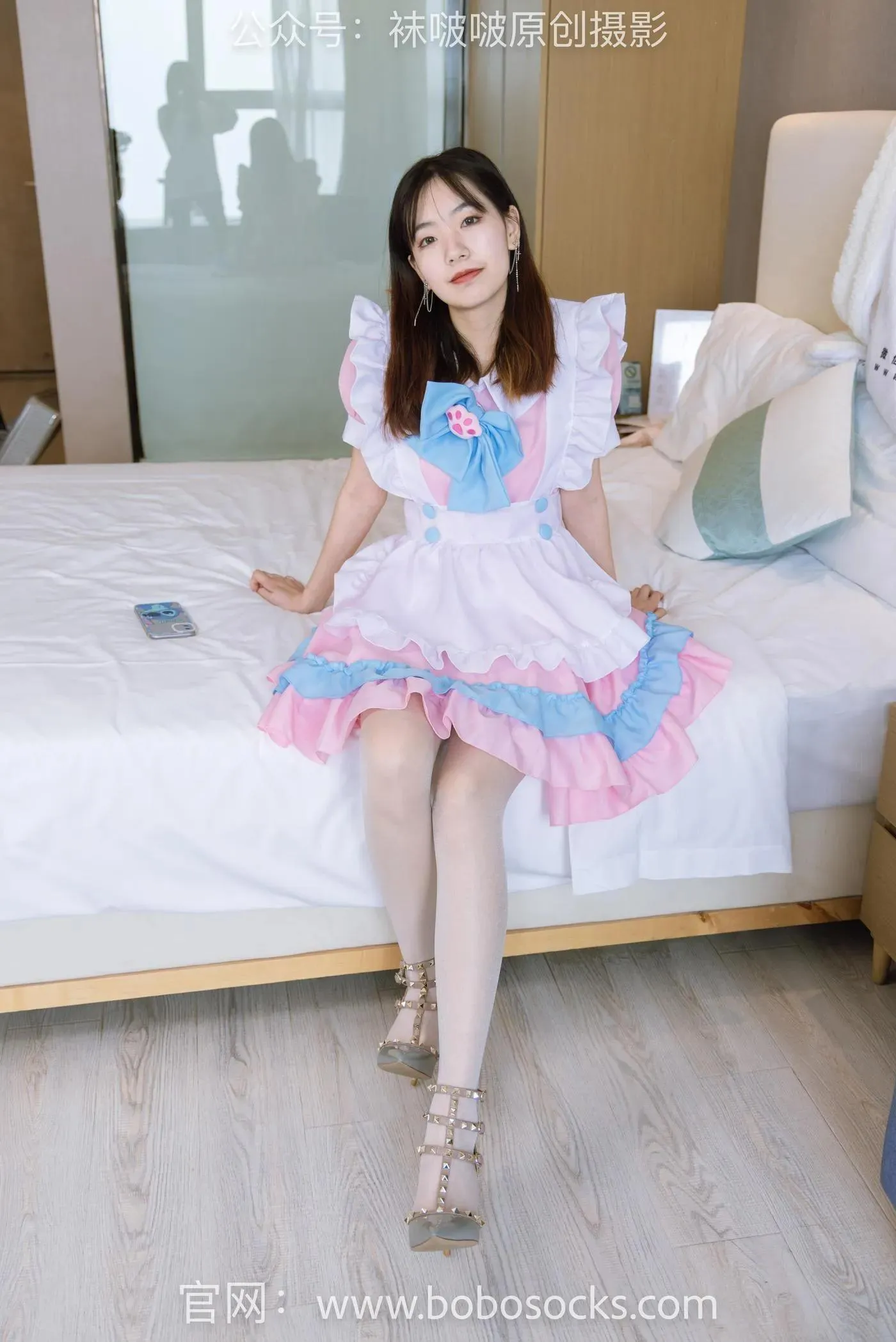 [BoBoSocks袜啵啵]NO.154 小甜豆-两双高跟鞋、珠光白丝、女仆装 [200P]插图
